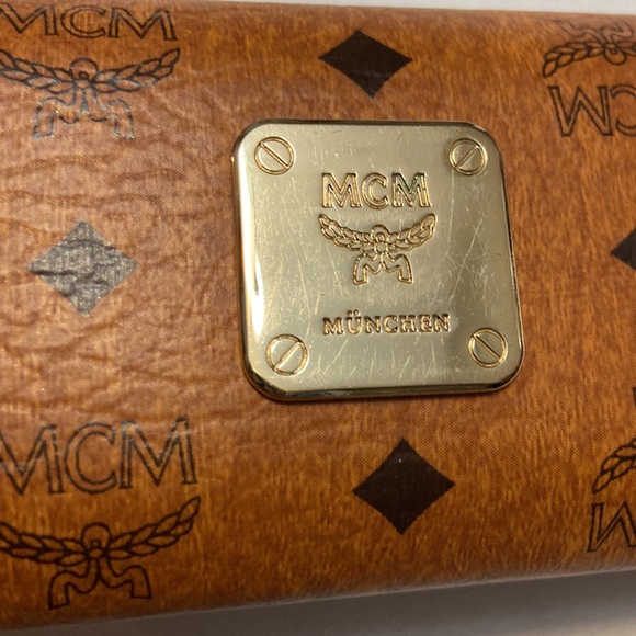 MCM Sunglasses Felt Lined Hardshell Case -EUC - Case Only - Picture 4 of 6